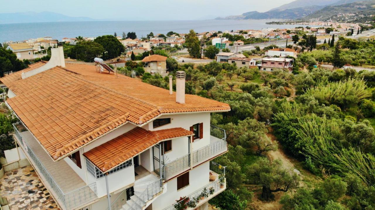 Four Seasons Relaxing Villa Акрата Экстерьер фото