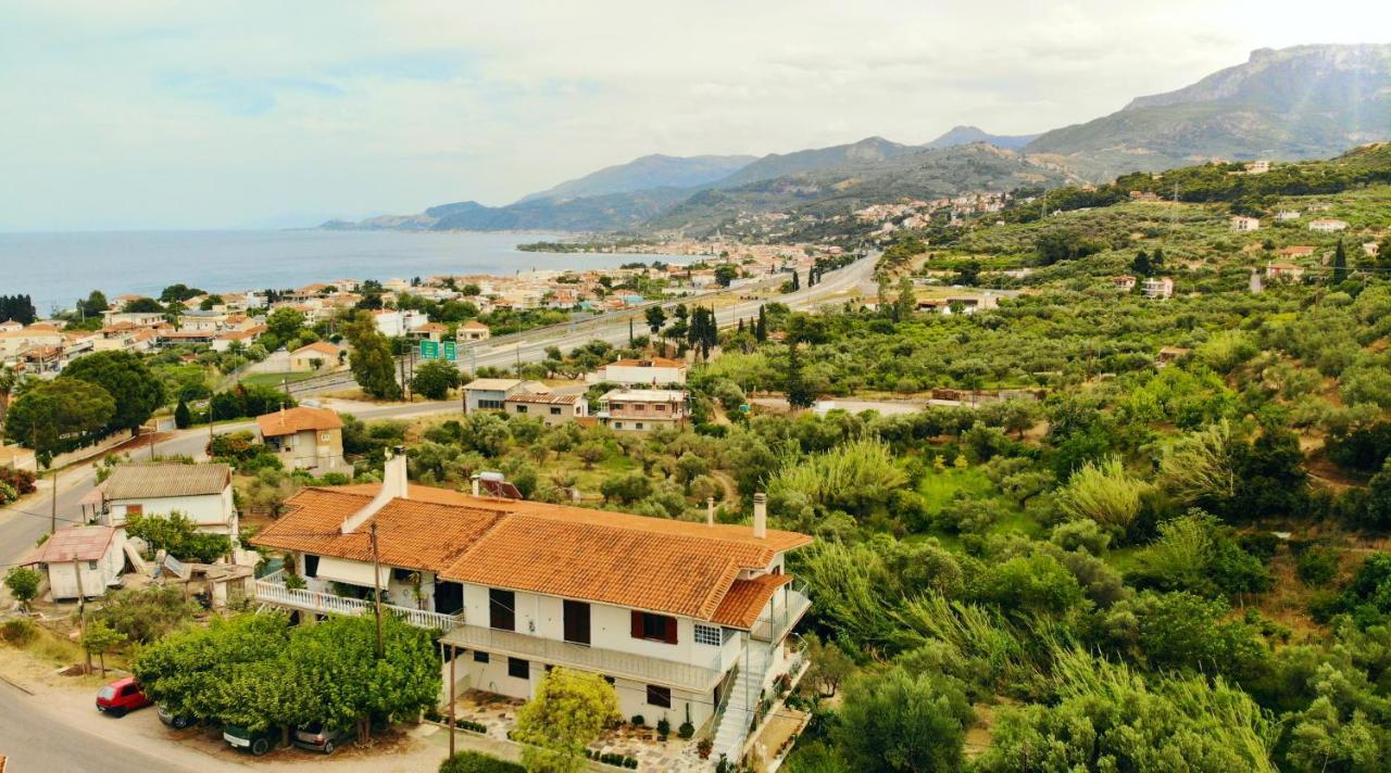 Four Seasons Relaxing Villa Акрата Экстерьер фото